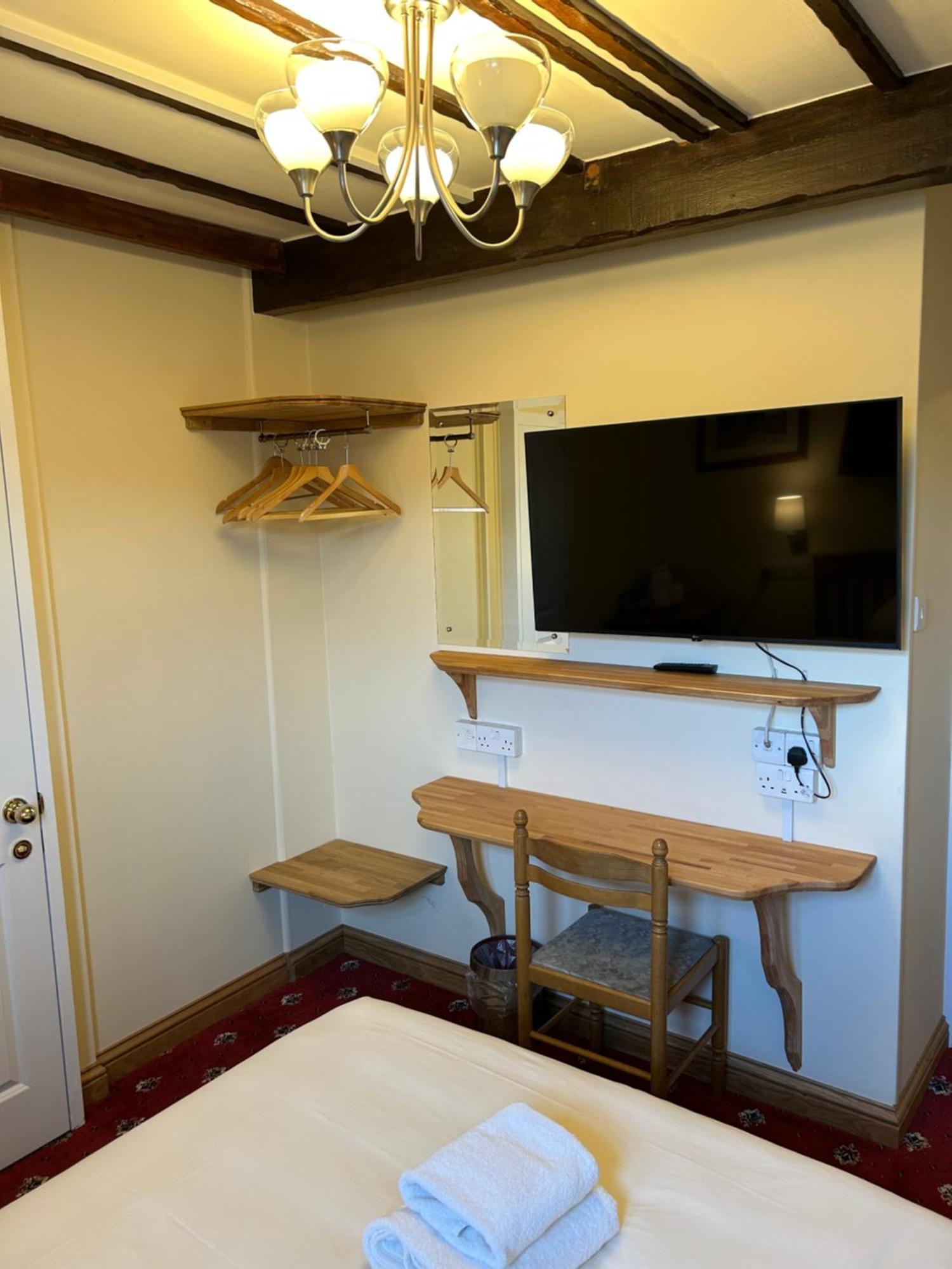 Oakwood Bed And Breakfast Heathrow Хитроу Экстерьер фото