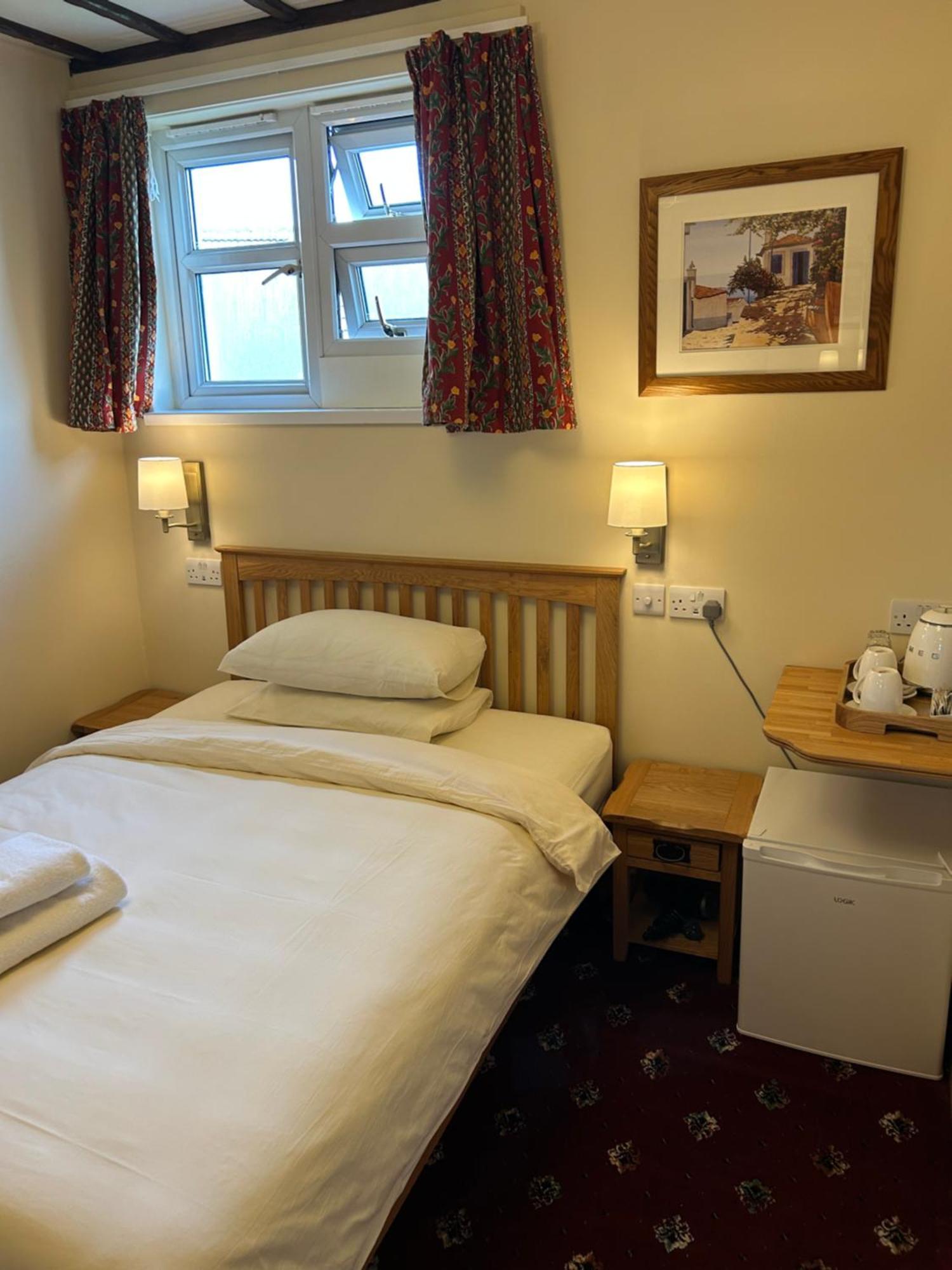 Oakwood Bed And Breakfast Heathrow Хитроу Экстерьер фото