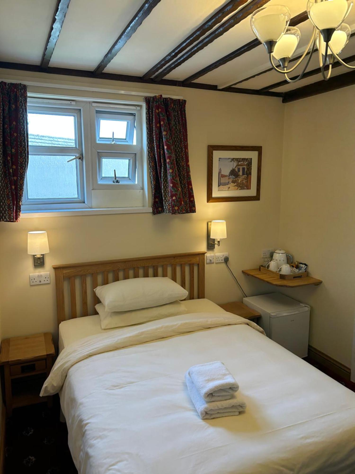 Oakwood Bed And Breakfast Heathrow Хитроу Экстерьер фото