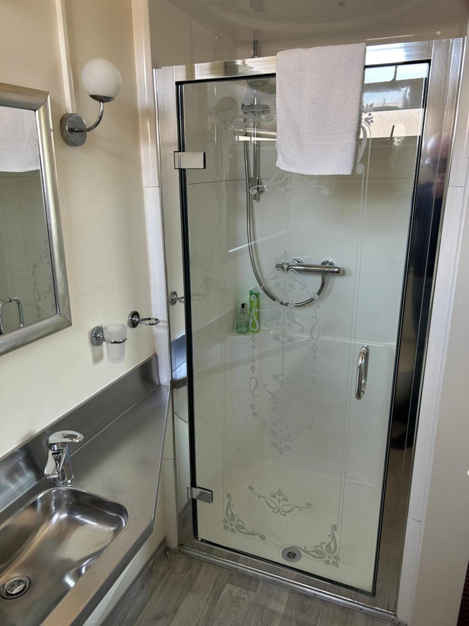 Oakwood Bed And Breakfast Heathrow Хитроу Экстерьер фото