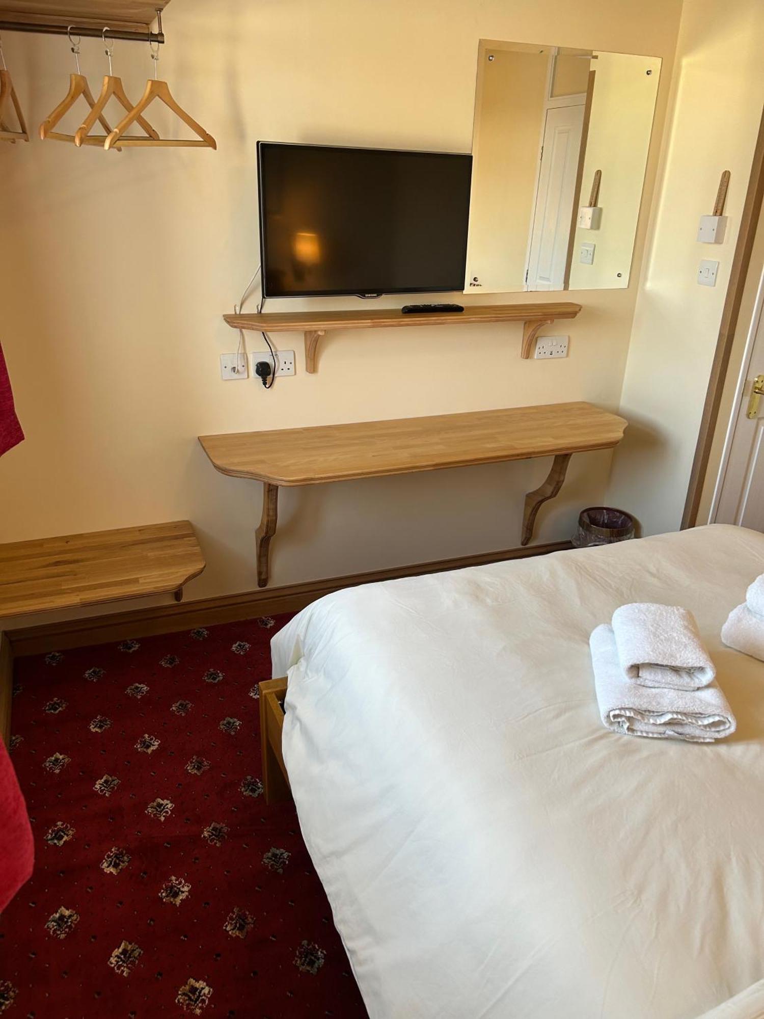 Oakwood Bed And Breakfast Heathrow Хитроу Экстерьер фото