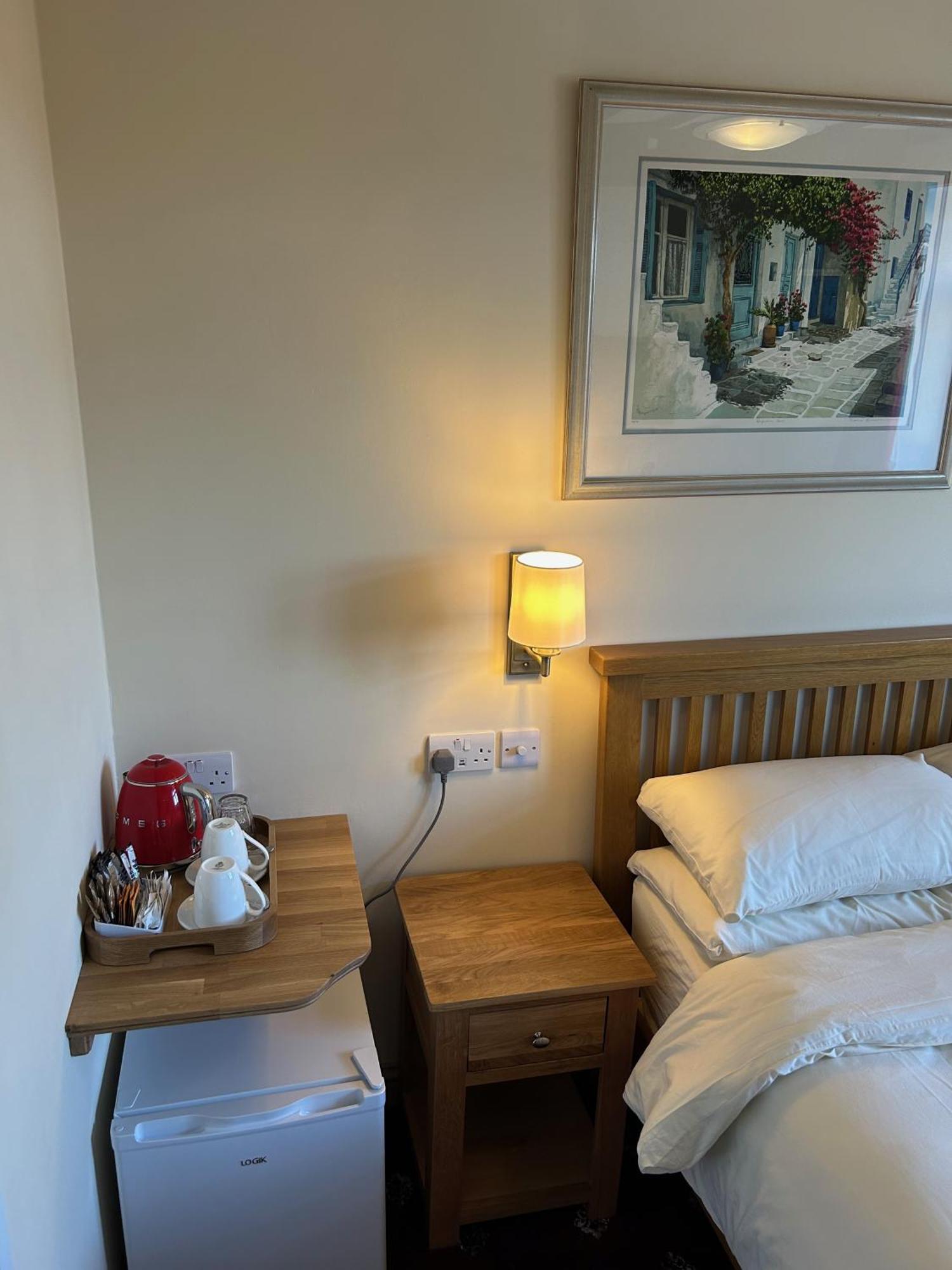 Oakwood Bed And Breakfast Heathrow Хитроу Экстерьер фото