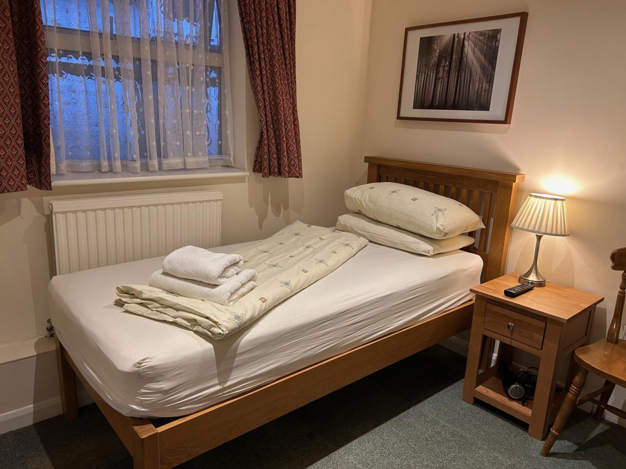 Oakwood Bed And Breakfast Heathrow Хитроу Экстерьер фото