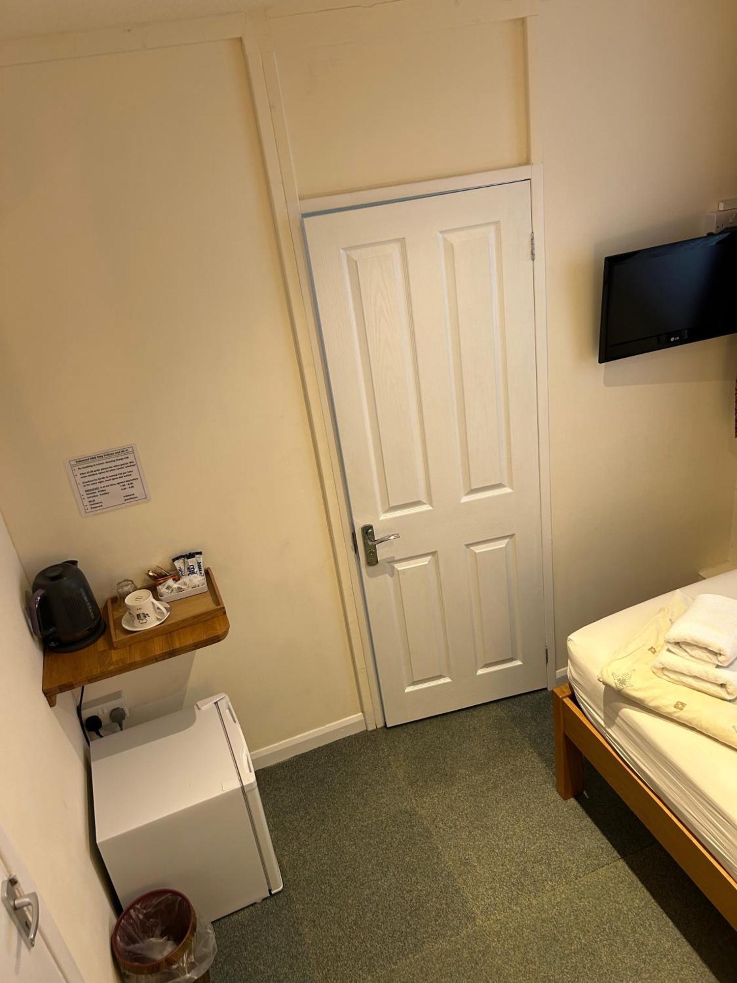 Oakwood Bed And Breakfast Heathrow Хитроу Экстерьер фото
