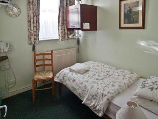 Oakwood Bed And Breakfast Heathrow Хитроу Экстерьер фото